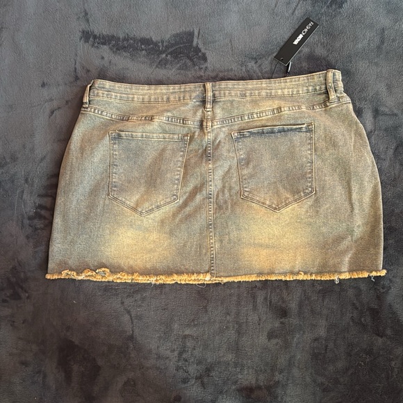 Fashion Nova Denim skirt - size 3x - Picture 3 of 3